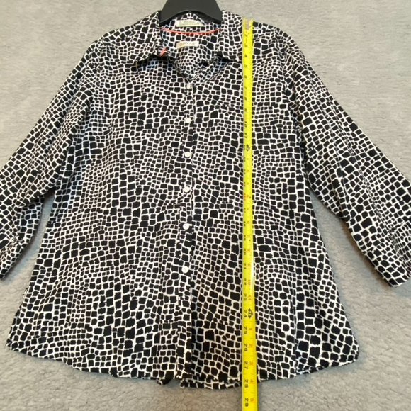 Orvis Wrinkle Resistant Button Up Blouse Black & White Print Size 18 - Picture 10 of 14